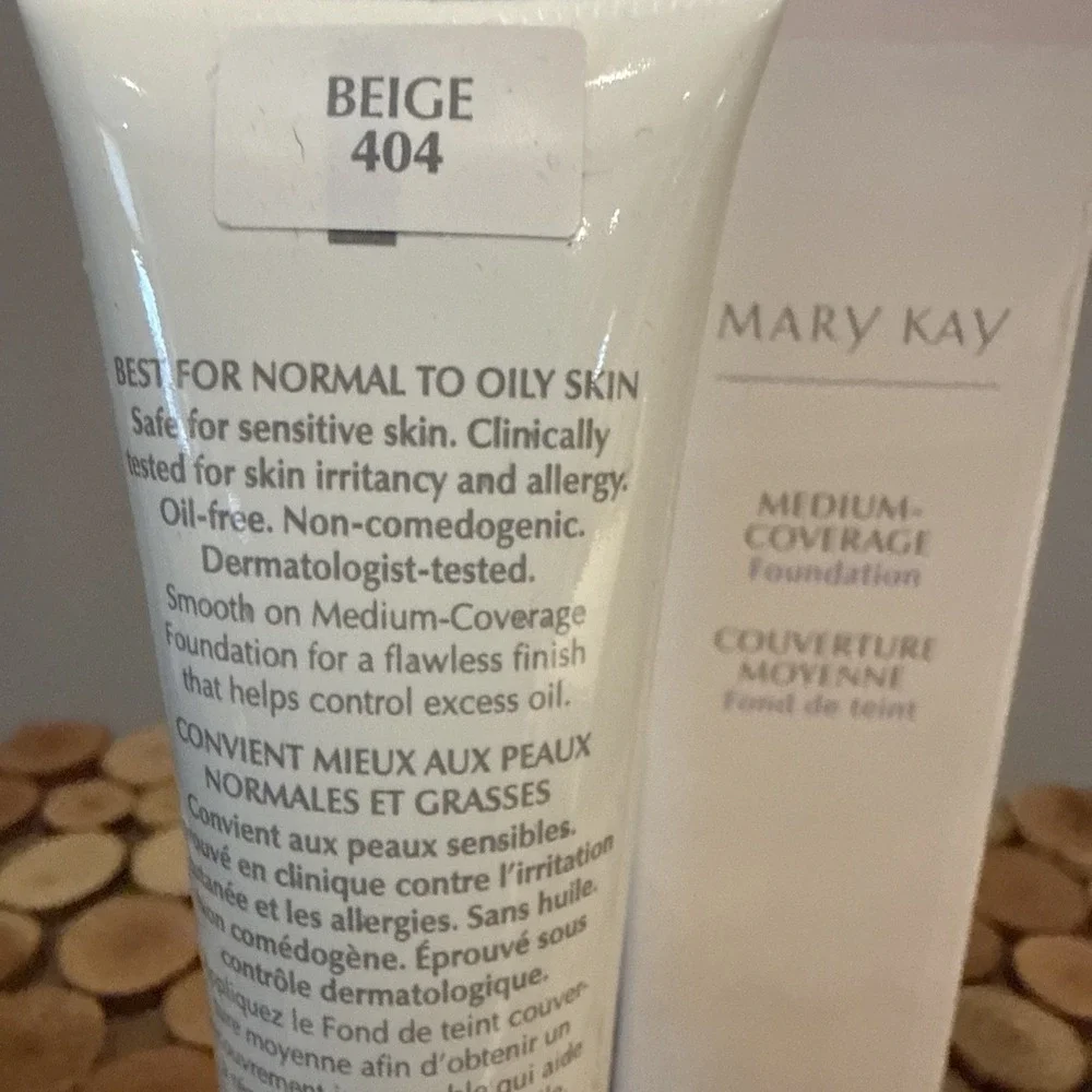 MARY KAY Medium-Coverage Foundation Beige 404 Liquid 1‎ fl oz. 356900 Gray Cap